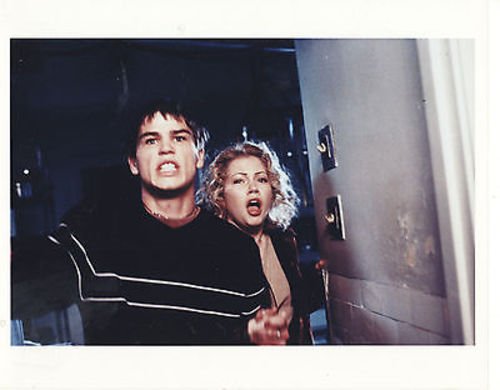 JOSH HARTNETT/MICHELLE WILLIAMS/HALLOWEEN H20/8X10 COPY PHOTO CC3062