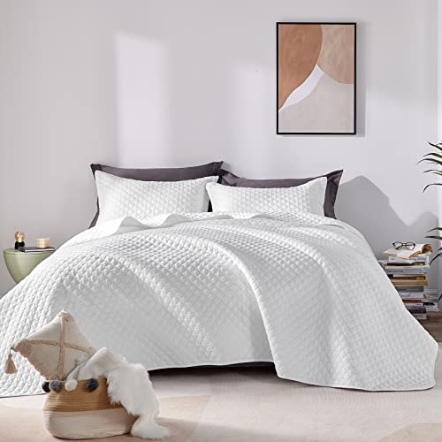 CozyLux Quilt Set King Size White 3 Pieces - Lightweight Soft Bedspread - Lantern Ogee Pattern Coverlet Bedding Set for All Season - 1 Quilt and 2 Pillow Shams - White, 106'x96'