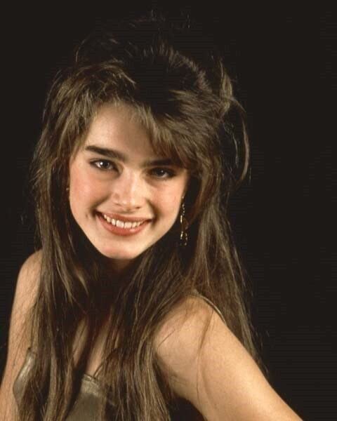 Brooke Shields lovely smiling studio portrait circa 1978 24x36 Poster Iconic Wall Art poster
