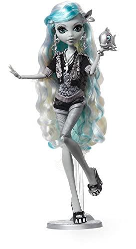Monster High Doll, Lagoona Blue in Black and White, Reel Drama Collector Doll, Doll-Size and Life-Size Posters, Horror Flick Theme, Toys and Gifts (HKN30)