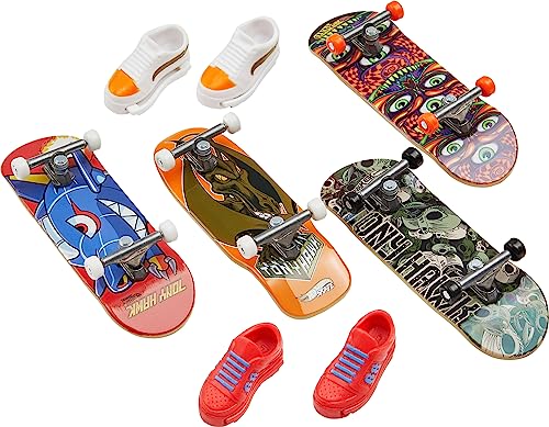 Hot Wheels Skate Tricked Out Pack, 4 Tony Hawk-Themed Fingerboards & 2 Pairs of Skate Shoes, Includes 1 Exclusive Set (Styles May Vary)